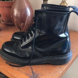 Monochrome Black Dr. Martens W 9 / M 7